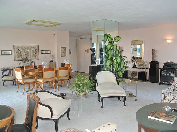 4th image of 26910 Grand Central Pkwy APT 27E