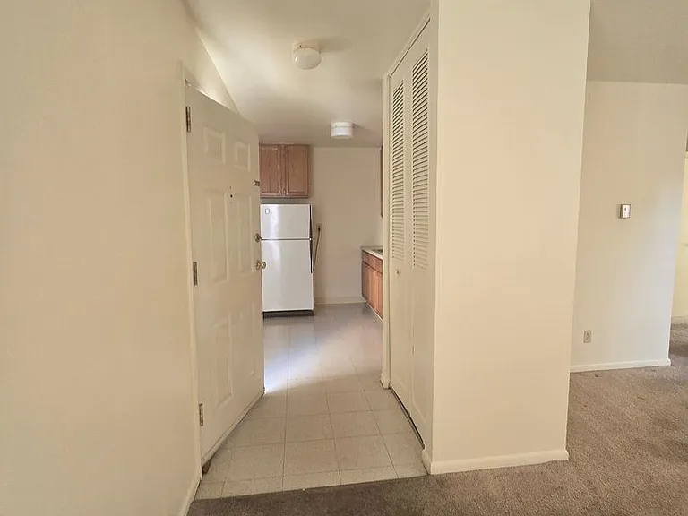 Mulford Park Apartments — Photo 12