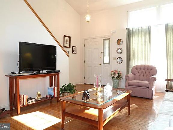 5th image of 435 Alexandria Ct