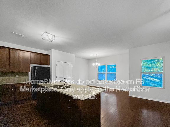 3rd image of 202 Daisy Cir