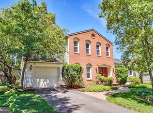 7902 Larrick Ct, Springfield, VA 22153