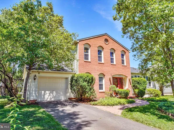 7902 Larrick Ct, Springfield, VA 22153