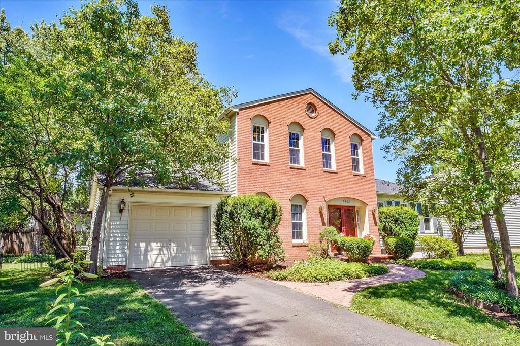 7902 Larrick Ct, Springfield, VA