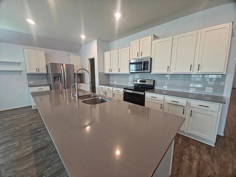 746 Carol Dr — Photo 4