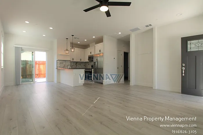 208 Manzanita Ave — Photo 3