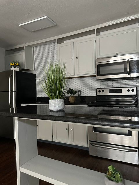 1st image of 4938 Victor St #104