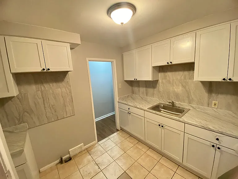 19367 Plainview Ave — Photo 7