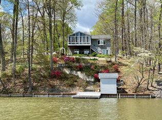 695 N Lakeshore Dr, Louisa, VA 23093
