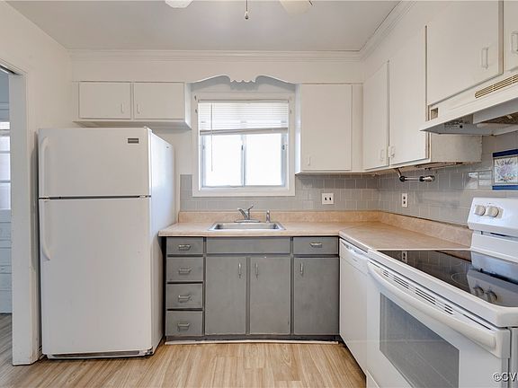 3rd image of 2040 Woodmont Dr