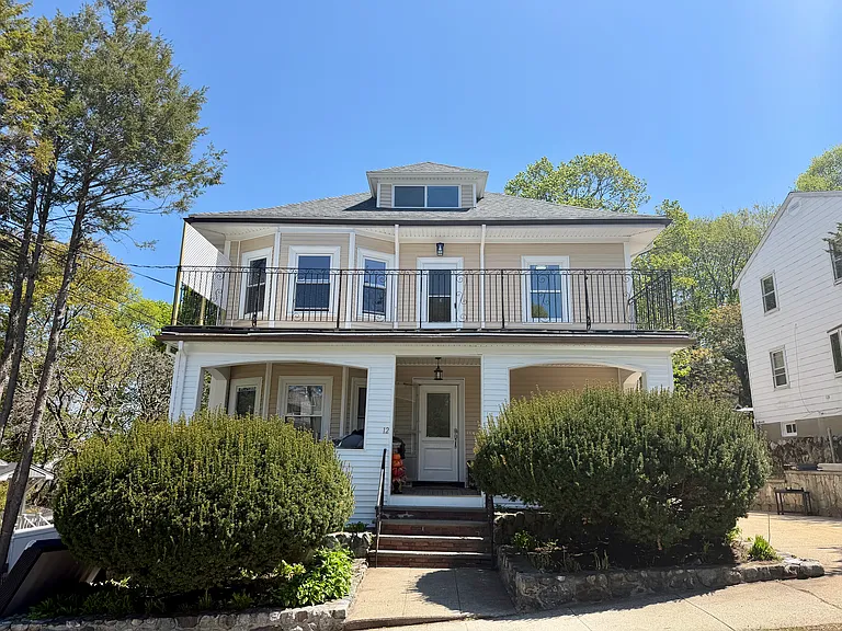 12 Florence Ave #2 — Photo 1