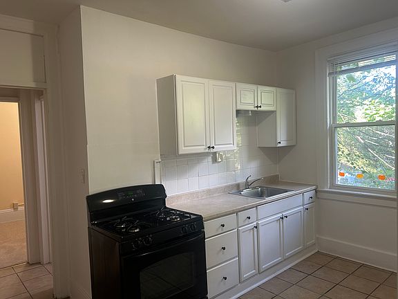 3rd image of 1128 E Wright St