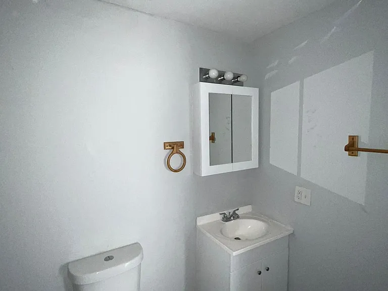 45 Roseville Ave #1 — Photo 8