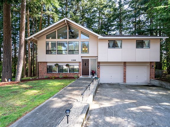 4th image of 1266 NE Sealth Pl