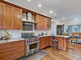 1011 Bay 24th St, Far Rockaway, NY 11691
