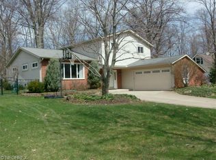 275 Chelmsford Dr, Aurora, OH