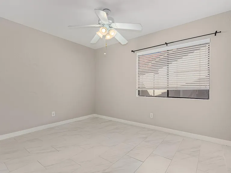 9138 E Davenport Dr — Photo 16