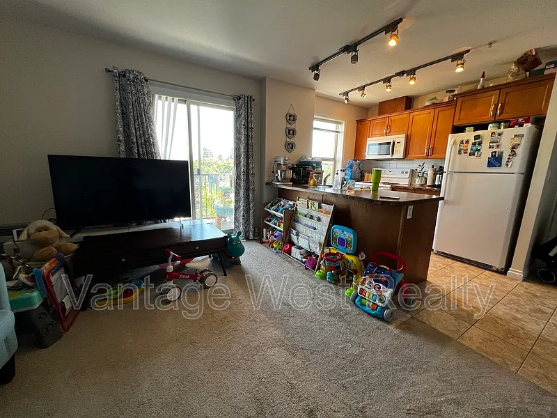 2 bed, 1.0 bath, 710 sqft, $1,850 — Photo 2