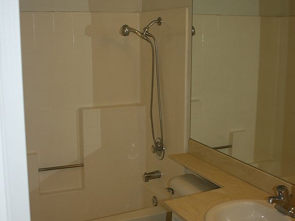 3rd image of 4077 Menlo Ave APT 4