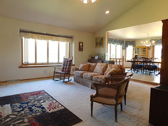 4th image of 676 River Oaks Dr