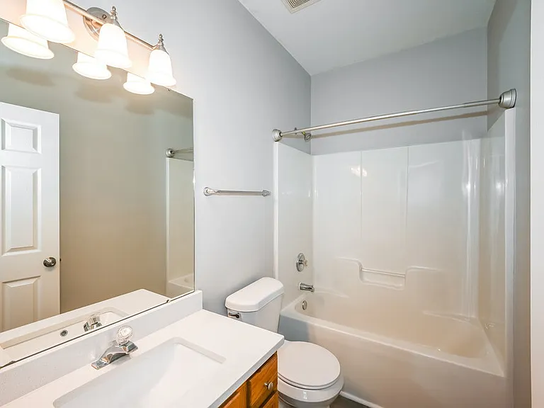 8704 Rozumny Dr — Photo 15