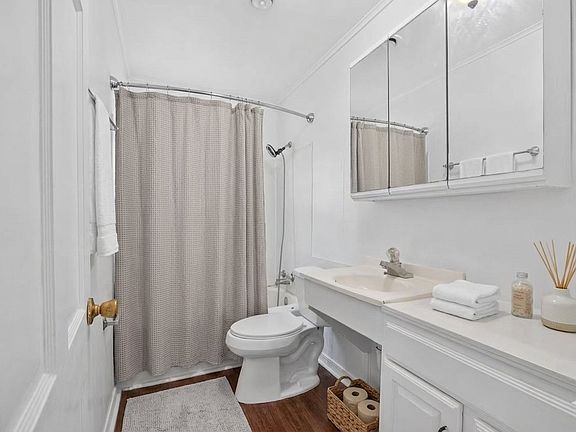 4th image of 324 SE 4th St