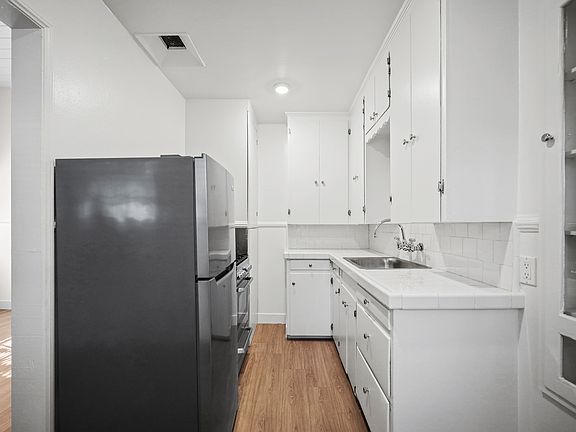 4th image of 937 3/4 Hancock Ave #3/4