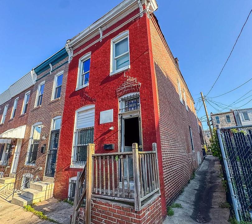 1st image of 2626 Llewelyn Ave