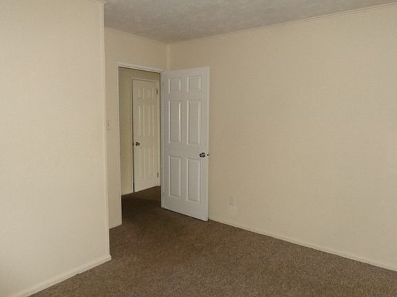 4th image of 233 N Chicago St