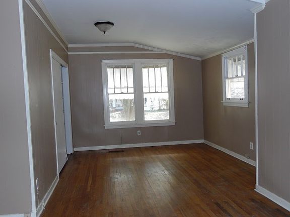 5th image of 1107 National St