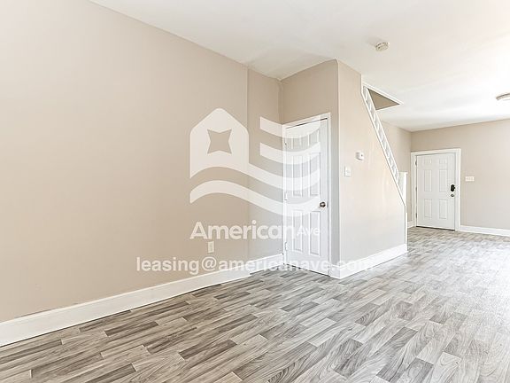 1299026_005_living_room_5.jpg