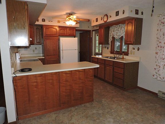 4th image of 64 Lakeview Ave