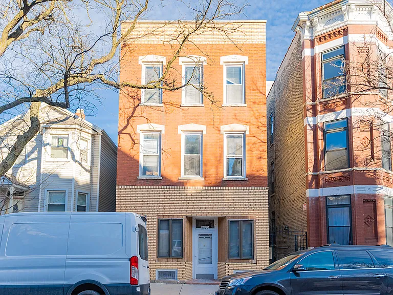 1472 W Erie Street — Photo 2