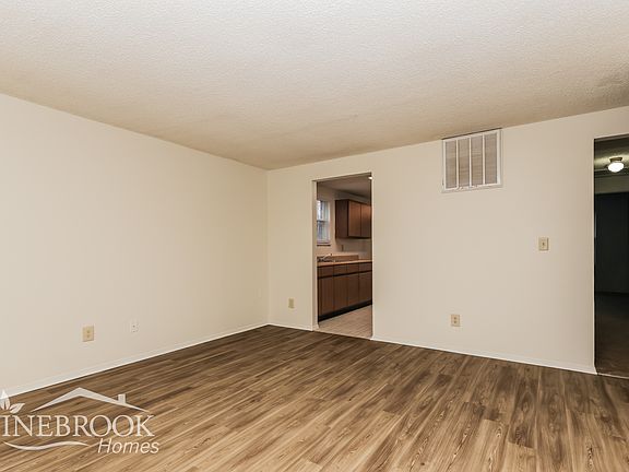 3rd image of 6485 Rolling Glen Dr