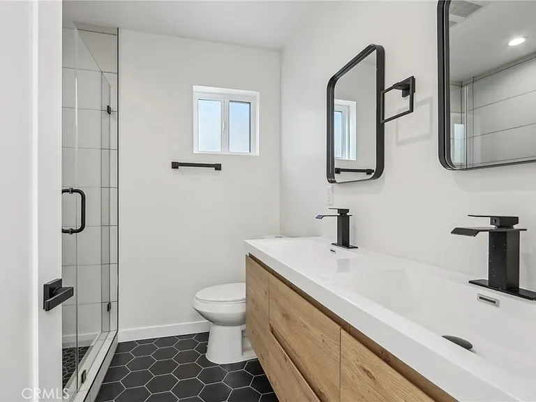 10719 Addison St — Photo 7