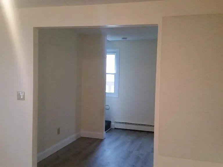 532 Warren St E — Photo 5