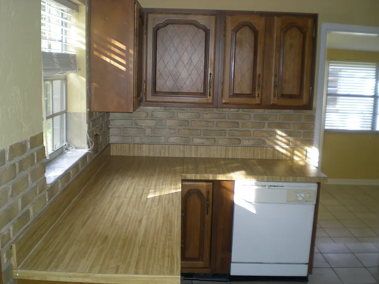4709 W Knights Ave — Photo 5