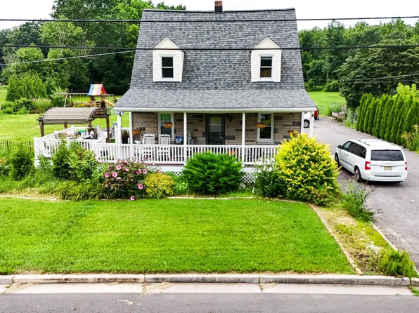 260 S Golfwood Ave, Carneys Point, NJ 08069