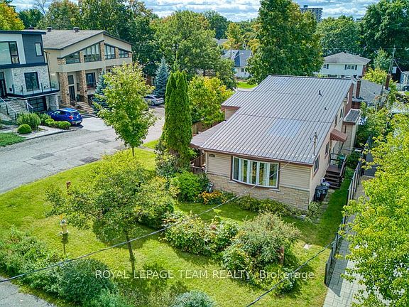 5th image of 220 Ancaster Ave