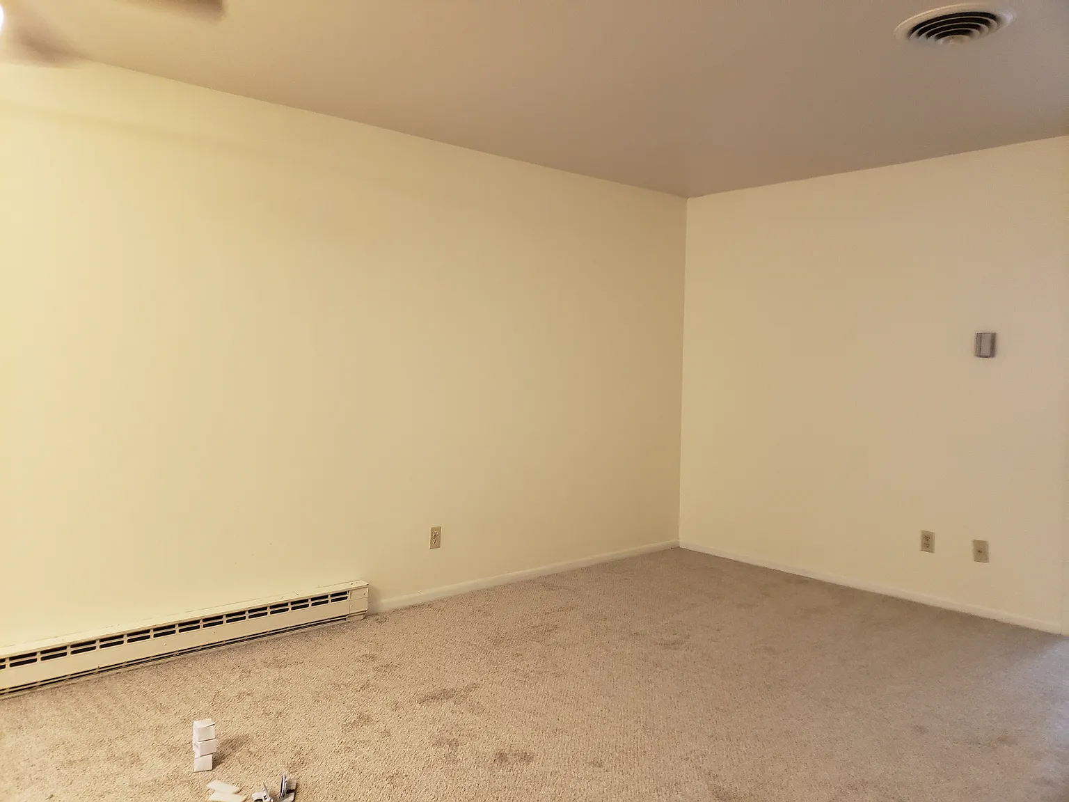 2 bed, 700 sqft, $995 — Photo 2