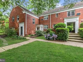 3230 Valley Dr, Alexandria, VA