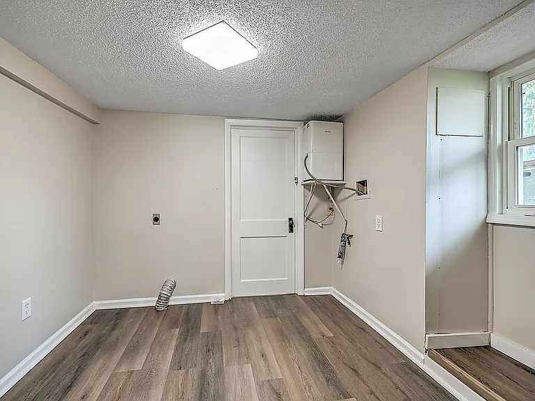 305 Moorland Dr — Photo 11