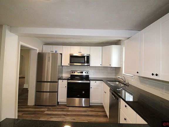 3rd image of 622 Sibley St
