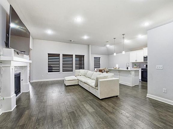 5th image of 10309 NW 34th Ter