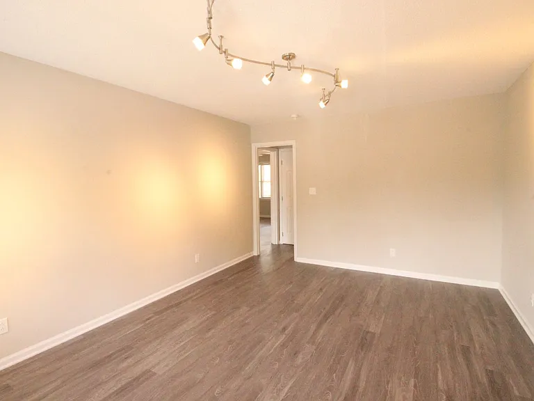 529 Bashford Rd — Photo 1