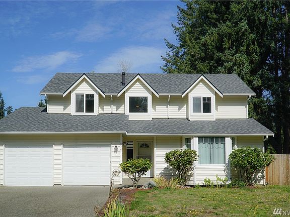 This Move-In Ready 2,274 Sq ft has 3 bedroom, 3.25 bath and an open concept.  