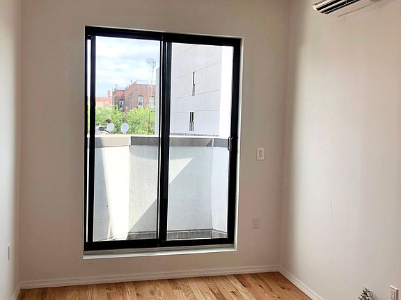 5th image of 1440 Lincoln Pl #4