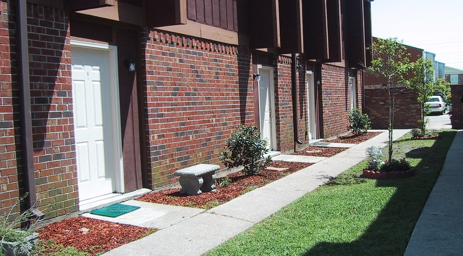 3 bed, 1400 sqft, $1,450 — Photo 1