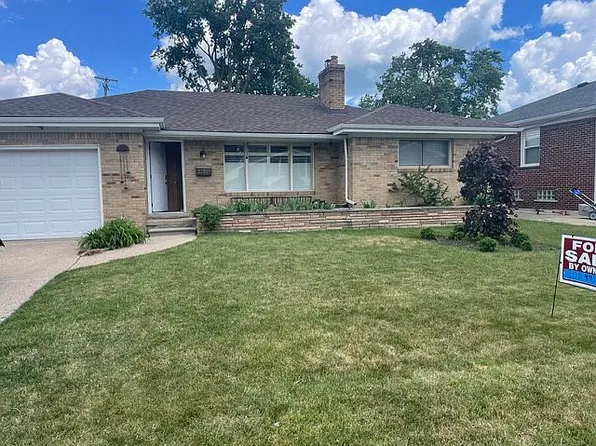 22535 Lange St, Saint Clair Shores, MI 48080