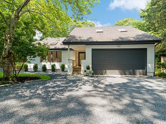 4th image of 8 Bay Woods Dr