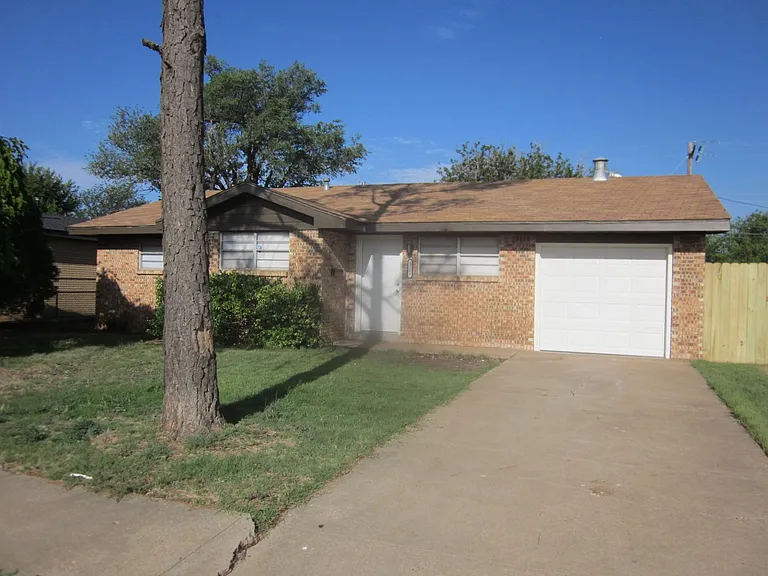 1209 Heather St — Photo 1